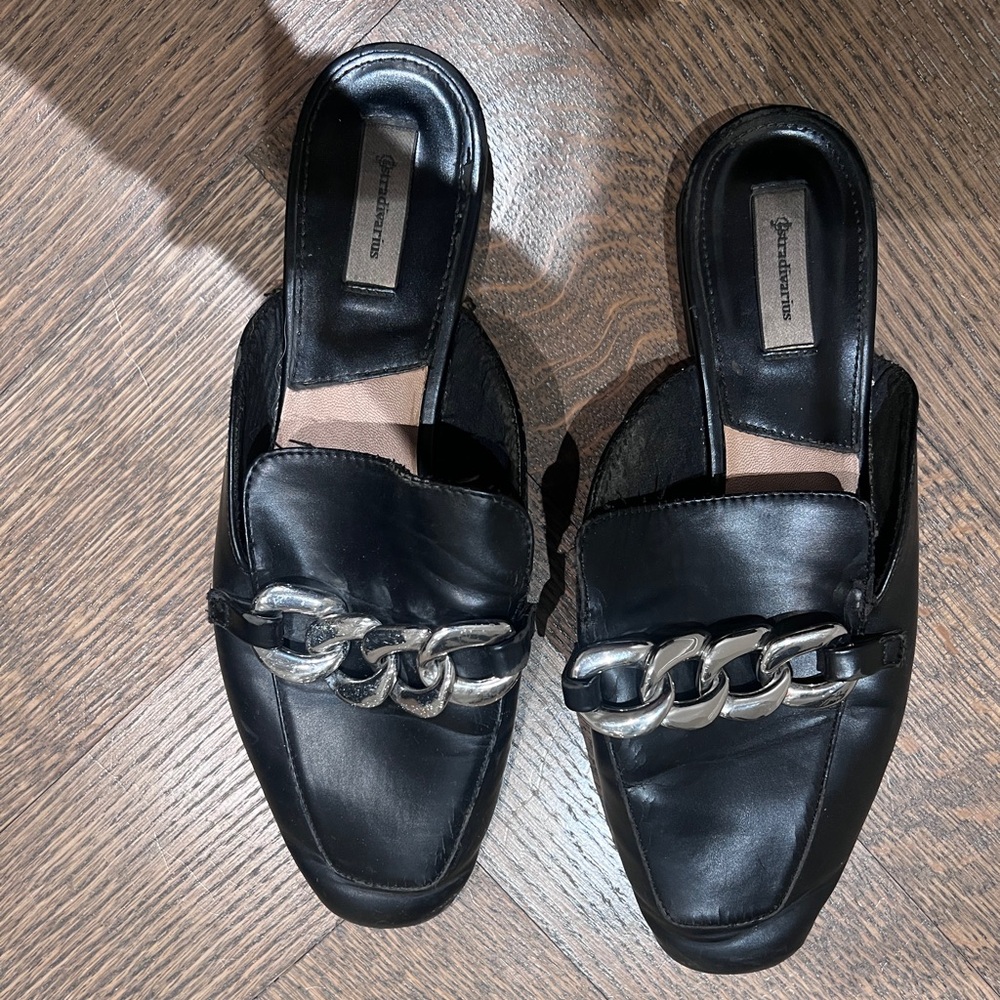 Stradivarius Black Mules with Silver Chain